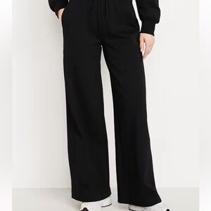 Old Navy dynamic fleece wide leg pants - Size Medium